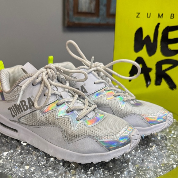 Zumba Fitness White leather Sneakers with Iridescent Accents EUC 5 - Picture 3 of 13